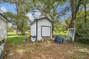 271 Trails End Dr, Cleveland, TX 77328 - Photo 13