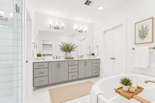 1430 W 34th 1/2 St, Houston, TX 77018 - Photo 5