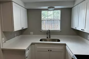 11710 Southlake Dr, Houston, TX 77077 - Photo 9