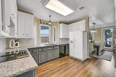 303 Regency Court, Friendswood, TX 77546 - Photo 13