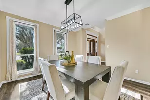 303 Regency Ct, Friendswood, TX 77546 - Photo 5