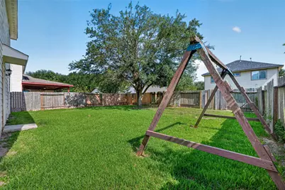 4403 Sprangletop Avenue, Baytown, TX 77521 - Photo 35