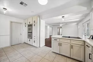 1327 Guese Rd, Houston, TX 77008 - Photo 9