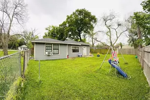 508 Clear Lake Rd, Highlands, TX 77562 - Photo 21