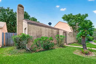 8632 Maplecrest Dr, Houston, TX 77099 - Photo 25