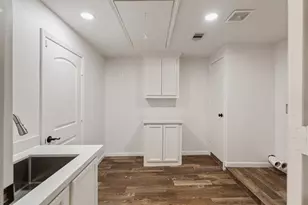8619 La Fonte St, Houston, TX 77024 - Photo 33