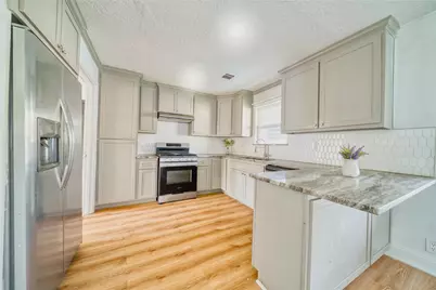 4913 W 43rd Street, Houston, TX 77092 - Photo 9