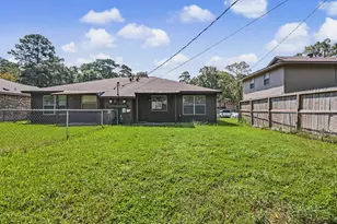1605 Hazelwood St, Conroe, TX 77301 - Photo 17