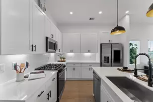 3009 Jensen Spgs Ln, Houston, TX 77026 - Photo 5
