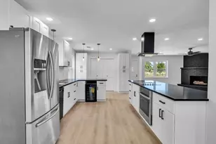 16007 Diana Ln, Houston, TX 77062 - Photo 15