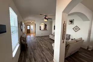 10122 Mariposa Stream Ct, Houston, TX 77044 - Photo 3