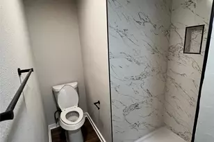 5815 Southseas St, Houston, TX 77033 - Photo 9