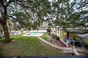 407 Robinson St, Edna, TX 77957 - Photo 31