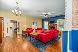 407 Robinson St, Edna, TX 77957 - Photo 7