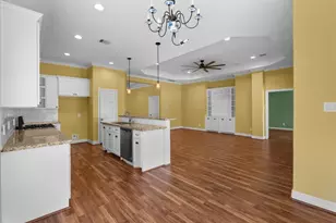 607 Oak St, Anahuac, TX 77514 - Photo 13
