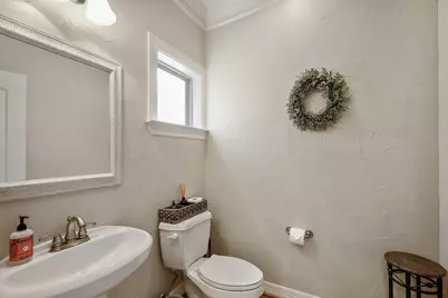 933 W 17th Street, Houston, TX 77008 - Photo 9