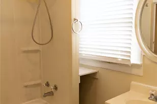 402 Alamo St, El Campo, TX 77437 - Photo 13