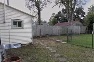 402 Alamo St, El Campo, TX 77437 - Photo 31