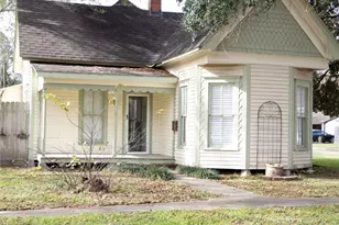 402 Alamo St, El Campo, TX 77437 - Photo 1