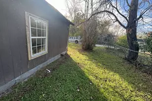 304 Callier St, Palestine, TX 75803 - Photo 11