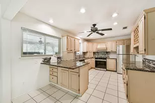 807 Stadium Cir, Friendswood, TX 77546 - Photo 9