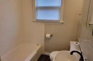 1319 1/2 Beverly St, Houston, TX 77008 - Photo 3