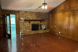 913 Cannan Dr, Angleton, TX 77515 - Photo 9