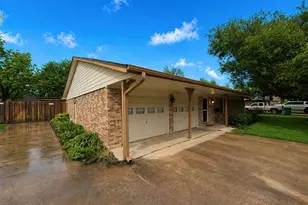 913 Cannan Dr, Angleton, TX 77515 - Photo 1