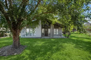9 McClellan Cir, Houston, TX 77365 - Photo 1