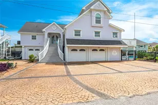 208 Coconut St, Tiki Island, TX 77554 - Photo 3