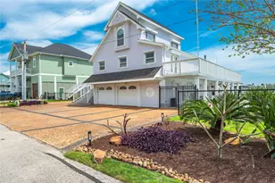 208 Coconut St, Tiki Island, TX 77554 - Photo 5