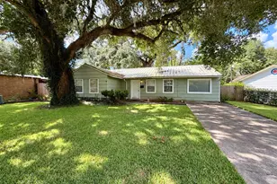 409 Oak Dr, Lake Jackson, TX 77566 - Photo 1