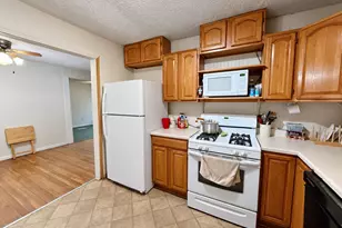 409 Oak Dr, Lake Jackson, TX 77566 - Photo 3
