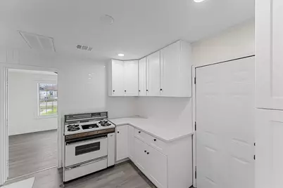 4715 Engleford Street, Houston, TX 77026 - Photo 15