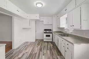 8171 Redfern Dr, Houston, TX 77033 - Photo 3