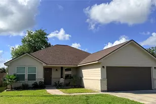 1208 Henderson Rd, Angleton, TX 77515 - Photo 1