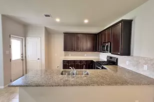 4019 Spurwing Ln, Baytown, TX 77521 - Photo 9