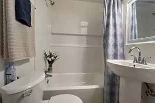 1023 W Snyder St, Alvin, TX 77511 - Photo 9