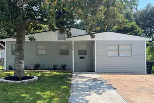 1023 W Snyder St, Alvin, TX 77511 - Photo 1