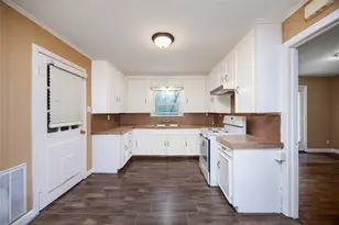 304 Harris Blvd, Conroe, TX 77301 - Photo 9