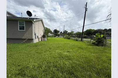 5821 Woodview Drive, Humble, TX 77396 - Photo 5