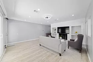 6111 Westbranch Dr, Houston, TX 77072 - Photo 9