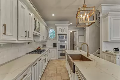 319 S Silvershire Circle, The Woodlands, TX 77381 - Photo 17