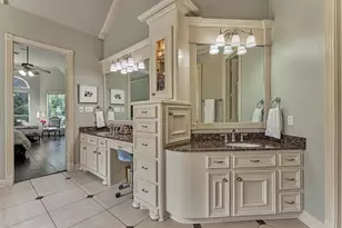 319 S Silvershire Cir, The Woodlands, TX 77381 - Photo 23