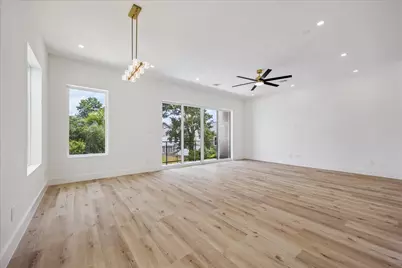 1034 W 17th St Street #B, Houston, TX 77008 - Photo 11