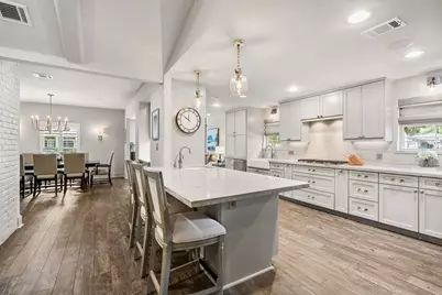 10052 Lynbrook Drive, Houston, TX 77042 - Photo 11