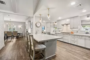 10052 Lynbrook Dr, Houston, TX 77042 - Photo 11