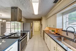15110 Torry Pines Rd, Houston, TX 77062 - Photo 5