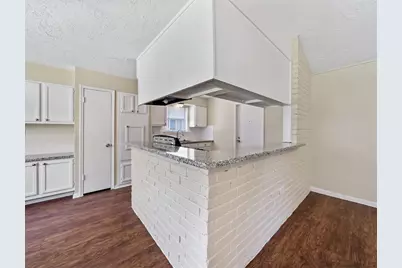 7962 Southmeadow Drive, Houston, TX 77071 - Photo 7