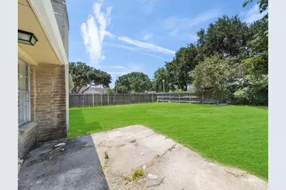7962 Southmeadow Drive, Houston, TX 77071 - Photo 19